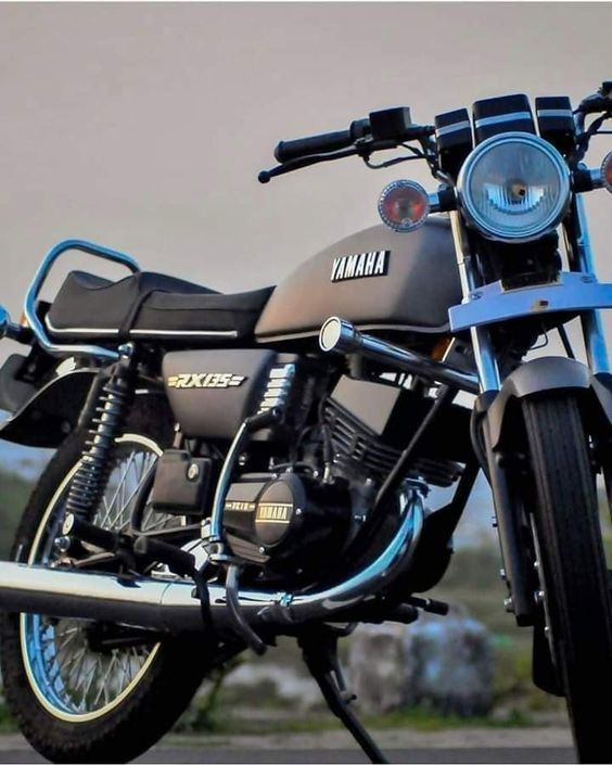 Yamaha RX 100: 80 आणि 90 च्या दशकात रस्त्यांवर राज्य करणारी आयकॉनिक मोटरसायकल पुन्हा लाँच करा